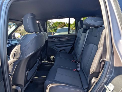 Used 2024 Jeep Grand Cherokee Laredo w/ Trailer Tow Package image 9