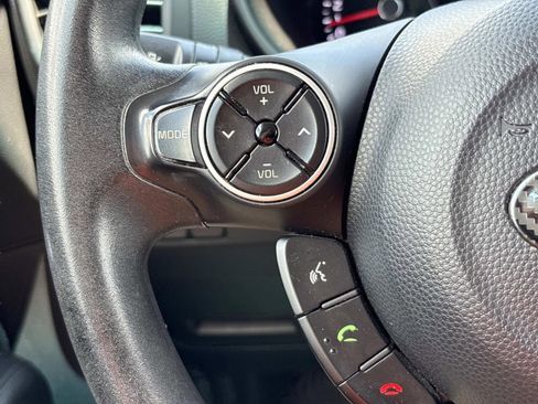 Used 2016 Kia Soul FWD image 23