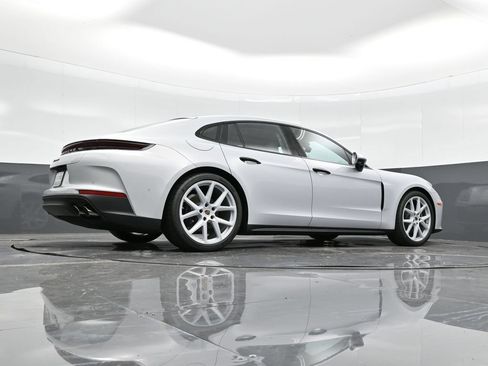 Certified 2025 Porsche Panamera RWD image 38