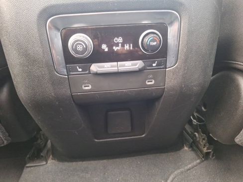 Used 2021 Chevrolet Suburban Z71 w/ Z71 Signature Package image 17