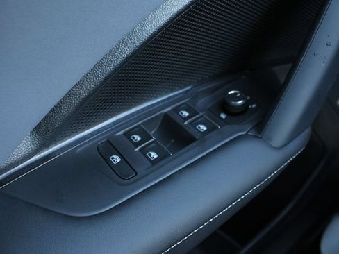 New 2026 Volkswagen Tiguan SE AWD/4WD image 8
