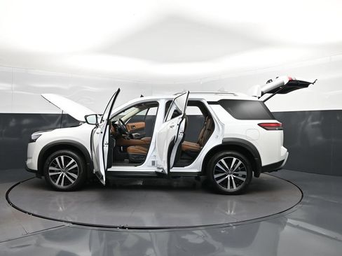 Used 2025 Nissan Pathfinder Platinum w/ Cargo Package FWD image 47
