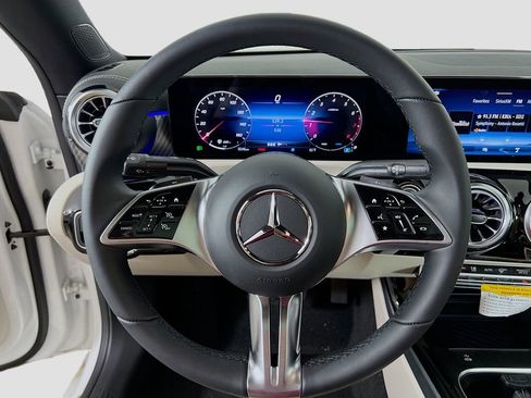 Used 2025 Mercedes-Benz CLA 250 4MATIC image 12