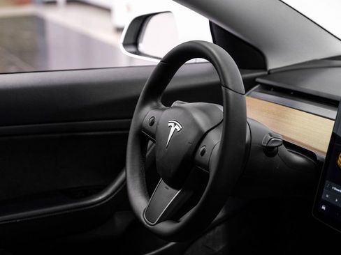 Used 2020 Tesla Model 3 Standard Range Plus image 15