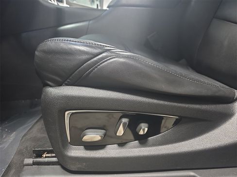 Used 2016 Cadillac Escalade Luxury image 31