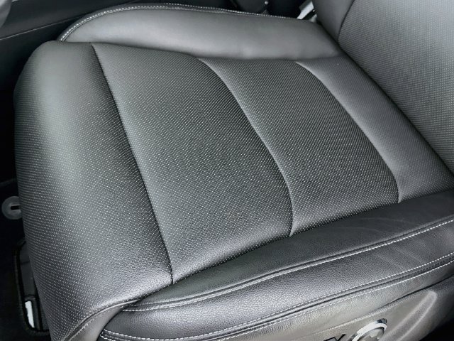 Used 2023 Genesis GV70 2.5T w/ Select Package AWD/4WD image 19