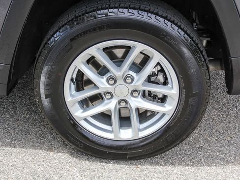 Used 2024 Jeep Grand Cherokee L Laredo w/ Trailer Tow Package RWD image 10
