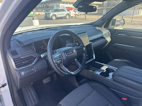 Used 2025 GMC Acadia Elevation image 11