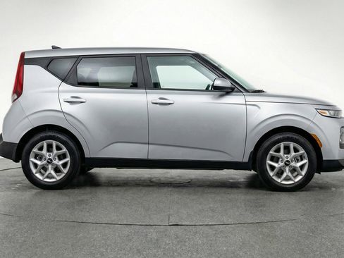 Used 2025 Kia Soul LX w/ LX Technology Package FWD image 11
