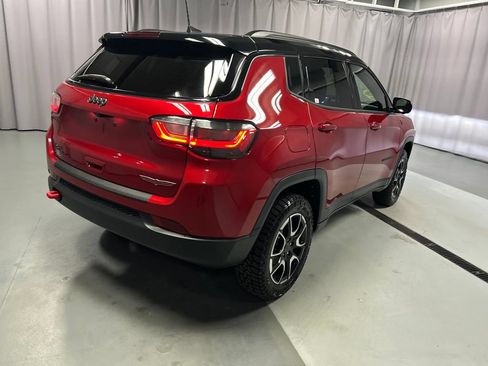 Used 2025 Jeep Compass Trailhawk w/ Trailhawk Elite Group AWD/4WD image 7
