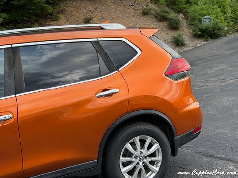 Used 2017 Nissan Rogue SV w/ Sun & Sound Touring Package AWD/4WD image 34