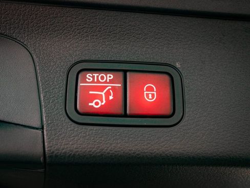 Used 2024 Mercedes-Benz GLS 450 4MATIC image 25