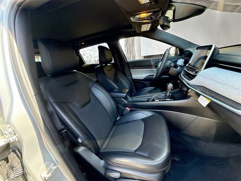 Used 2025 Jeep Compass Latitude w/ Sun & Sound Group image 33