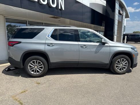 Used 2023 Chevrolet Traverse LT FWD image 5