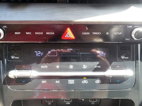 Used 2022 Kia Carnival EX FWD image 37