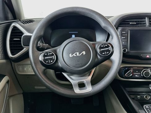 Used 2025 Kia Soul LX w/ LX Technology Package FWD image 18