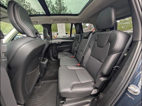 Certified 2025 Volvo XC90 B5 Core w/ Protection Package Premier AWD/4WD image 19