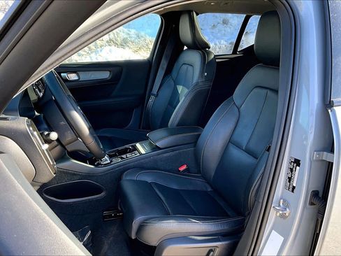 Certified 2024 Volvo XC40 B5 Plus w/ Protection Package Premier image 9