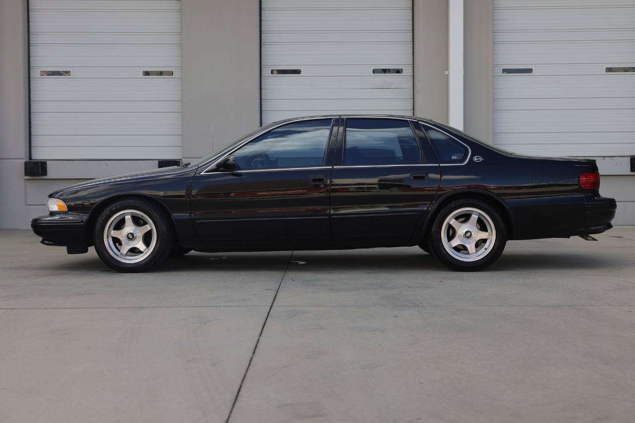 Used 1995 Chevrolet Caprice SS RWD image 3