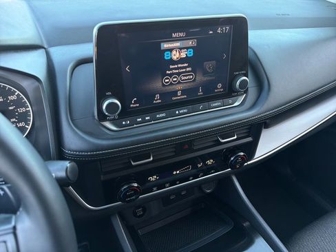 Used 2025 Nissan Rogue SV image 23