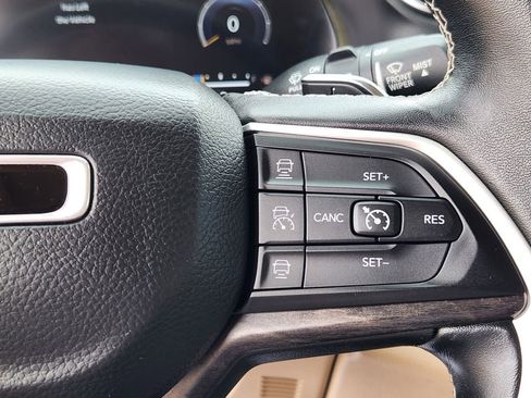 Used 2022 Jeep Grand Cherokee L Limited w/ Luxury Tech Group II image 21