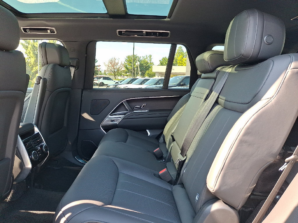 New 2026 Land Rover Range Rover Long Wheelbase SE AWD/4WD image 6