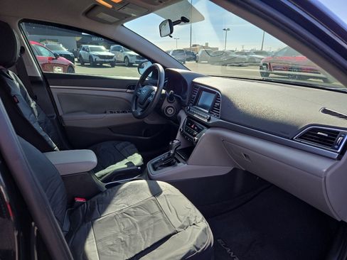 Used 2017 Hyundai Elantra SE image 19