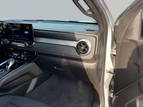 Used 2023 Chevrolet Colorado LT AWD/4WD image 18