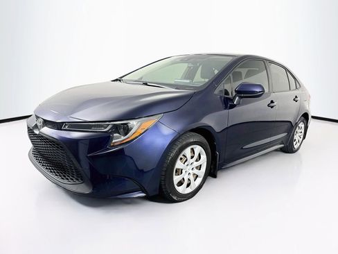Used 2021 Toyota Corolla LE FWD image 3