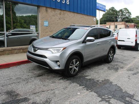 Used 2018 Toyota RAV4 XLE AWD/4WD image 3