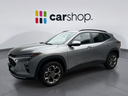 Used 2026 Chevrolet Trax LT FWD image 1