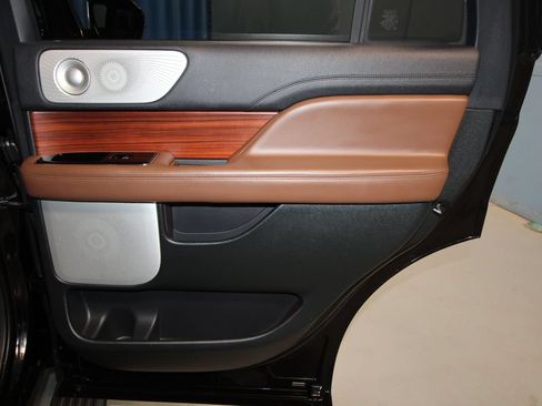 Used 2024 Lincoln Navigator Reserve AWD/4WD image 28