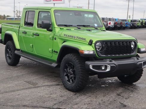 New 2025 Jeep Gladiator Sport image 2
