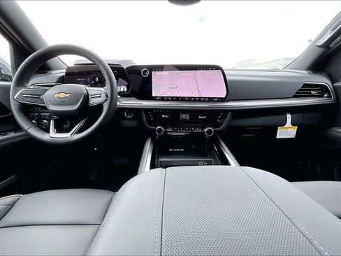 New 2026 Chevrolet Suburban Premier image 11