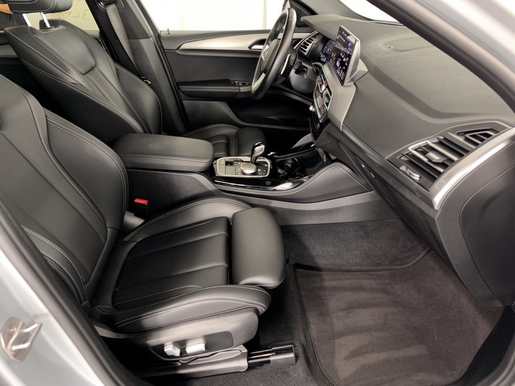 Used 2022 BMW X4 xDrive30i w/ M Sport Package AWD/4WD image 30