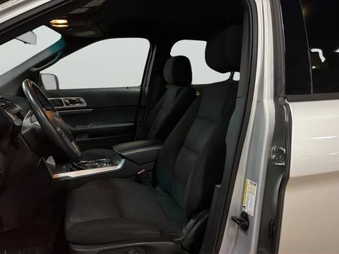 Used 2014 Ford Explorer XLT image 17