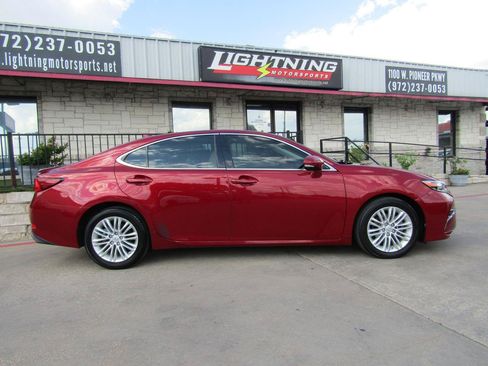 Used 2016 Lexus ES 350 w/ Premium Package w/Wood Trim FWD image 5