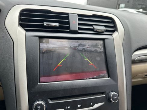 Used 2015 Ford Fusion SE FWD image 29