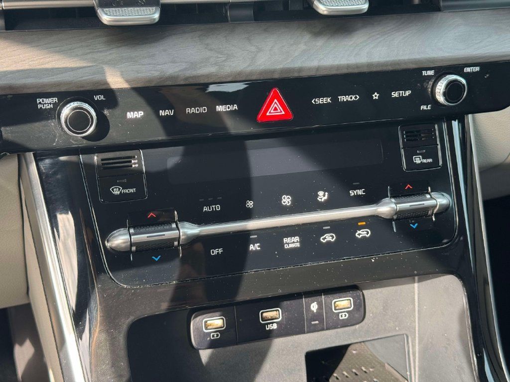 Used 2024 Kia Carnival EX FWD image 27