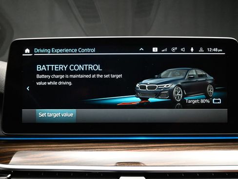 Used 2023 BMW 530e xDrive w/ Premium Package image 89