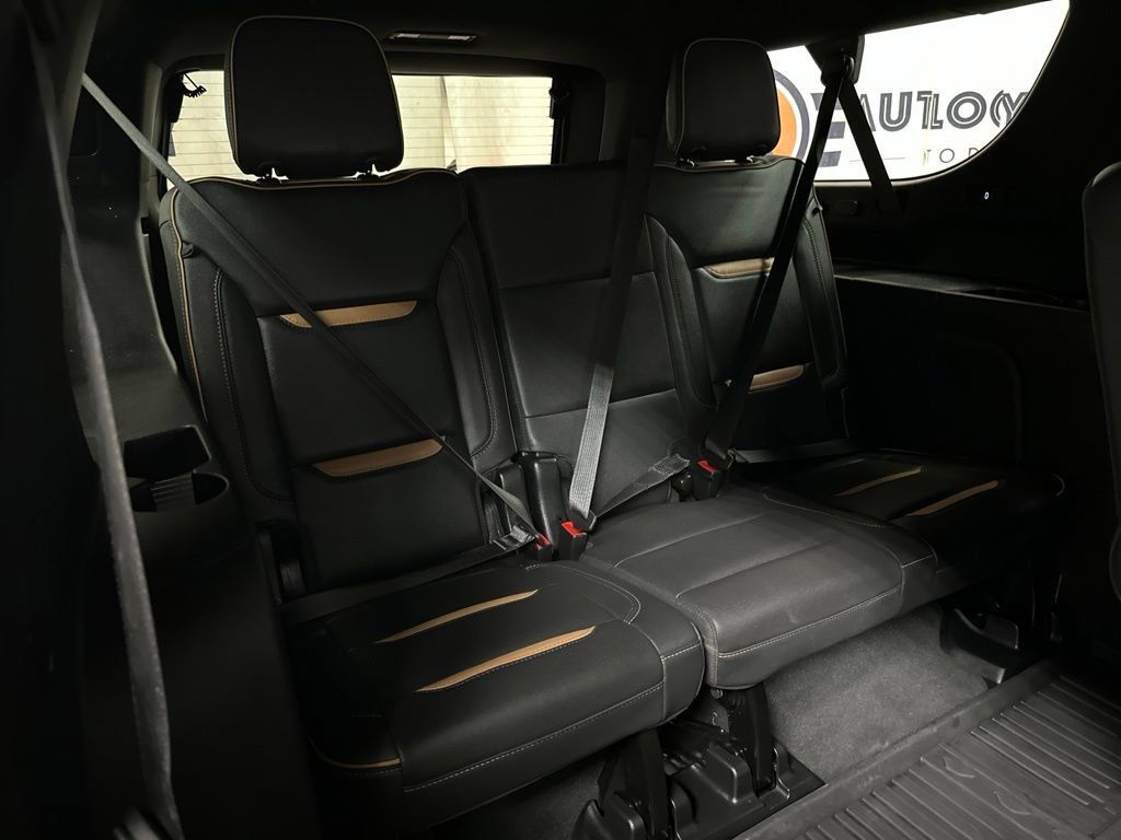 Used 2023 GMC Yukon XL AT4 w/ Technology Package AWD/4WD image 22