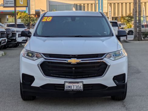 Used 2020 Chevrolet Traverse LS image 2