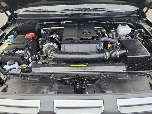 Certified 2025 Nissan Frontier PRO-4X image 17