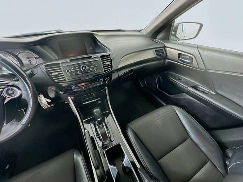 Used 2017 Honda Accord Sport image 11
