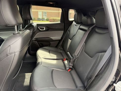 Used 2024 Jeep Compass Latitude AWD/4WD image 27