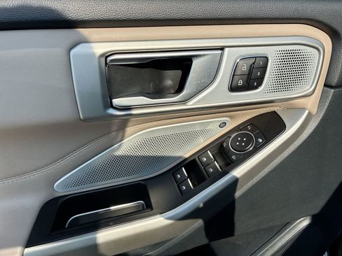 Used 2023 Ford Explorer Limited w/ Limited Technology Package image 23