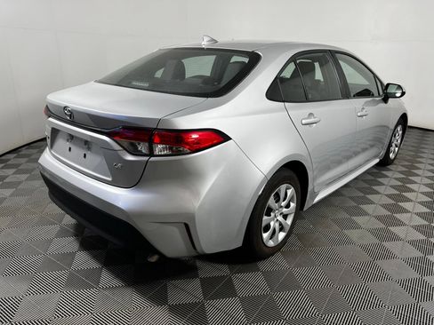 Used 2025 Toyota Corolla LE FWD image 5