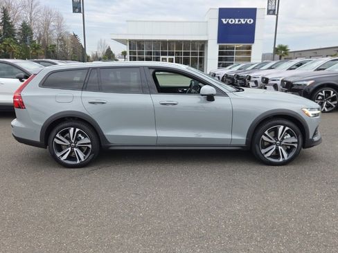 New 2026 Volvo V60 B5 Cross Country Plus w/ Protection Package Premier image 9