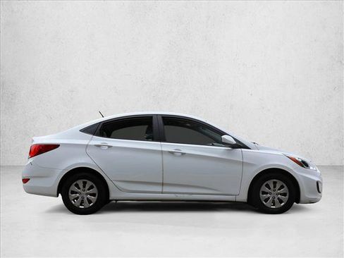 Used 2017 Hyundai Accent SE FWD image 4