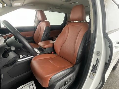 Used 2024 Kia Carnival SX image 33